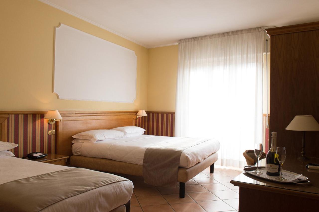 Hotel Leopardi ナポリ エクステリア 写真