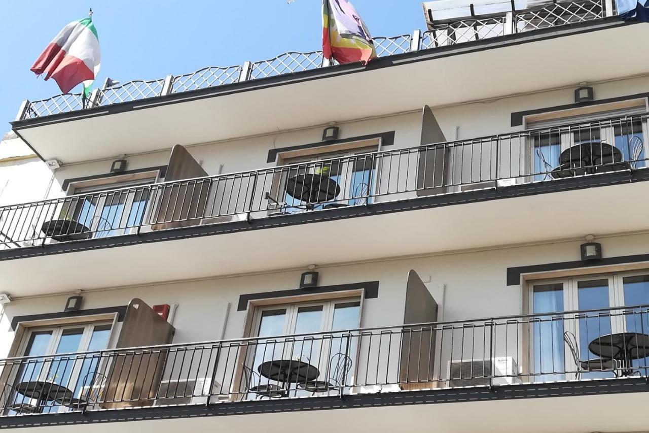 Hotel Leopardi ナポリ エクステリア 写真