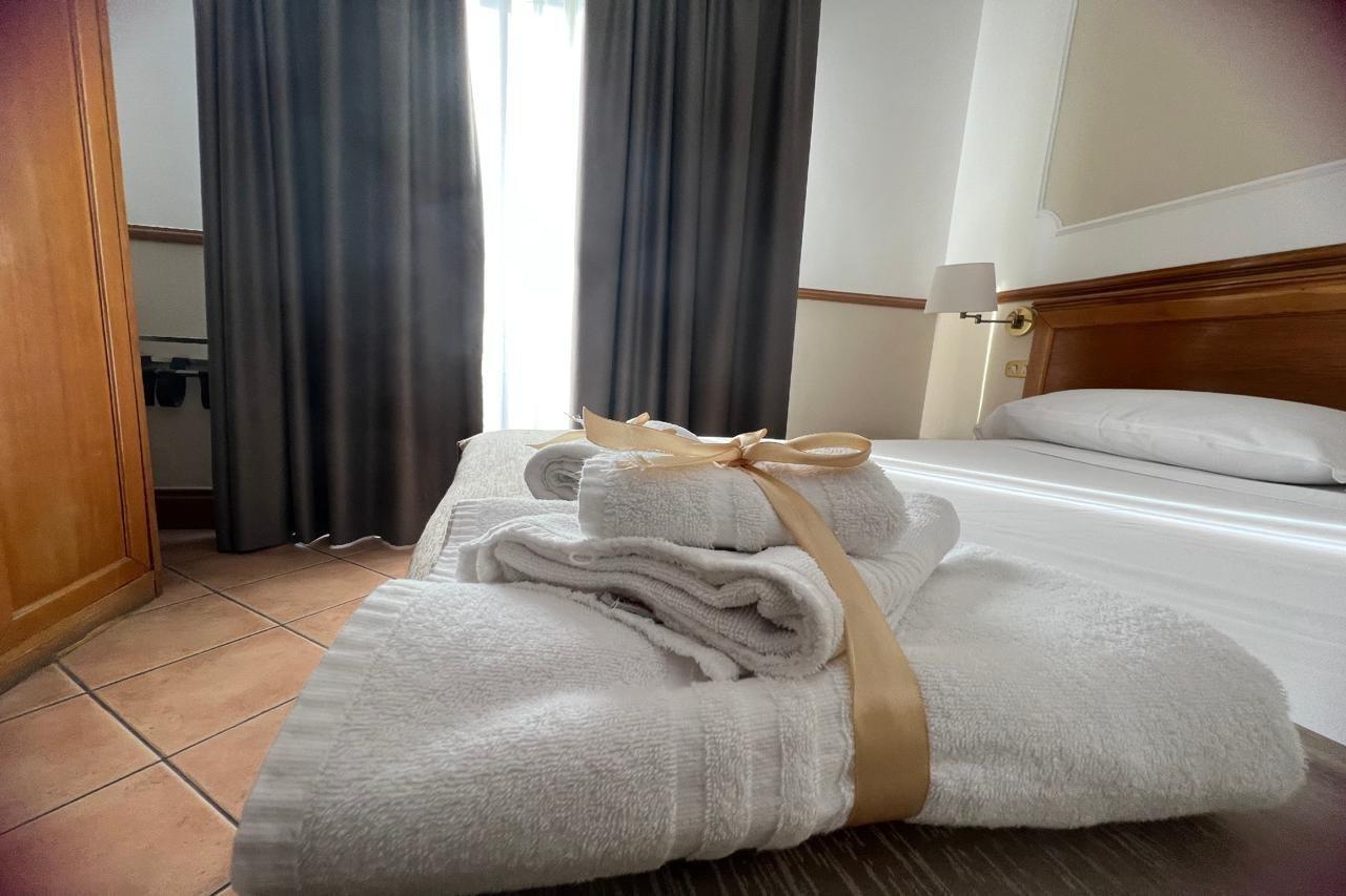 Hotel Leopardi ナポリ エクステリア 写真