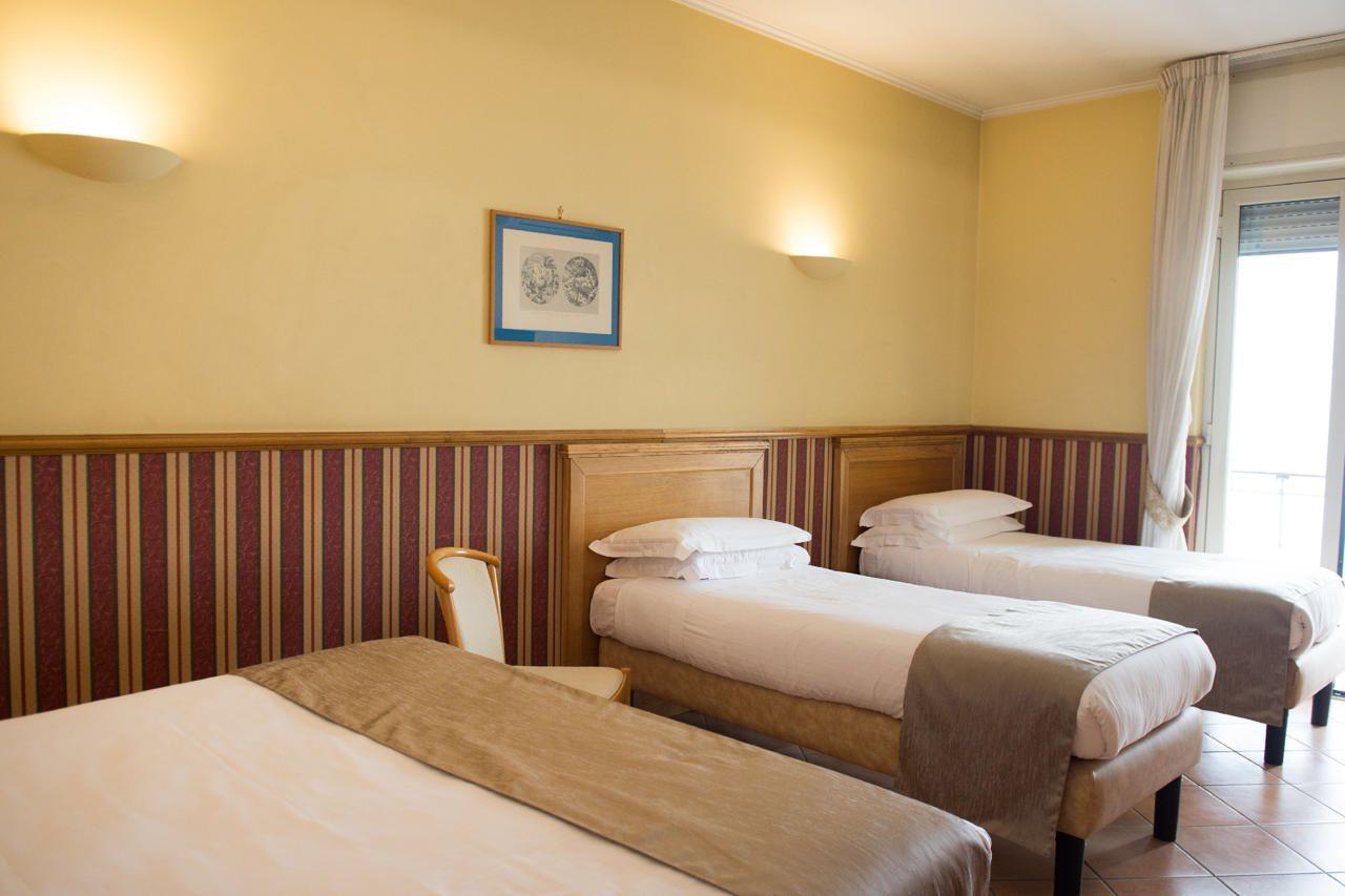 Hotel Leopardi ナポリ エクステリア 写真
