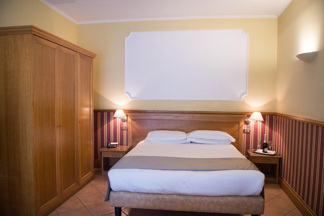 Hotel Leopardi ナポリ エクステリア 写真