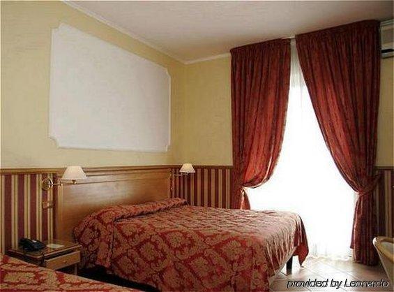 Hotel Leopardi ナポリ 部屋 写真