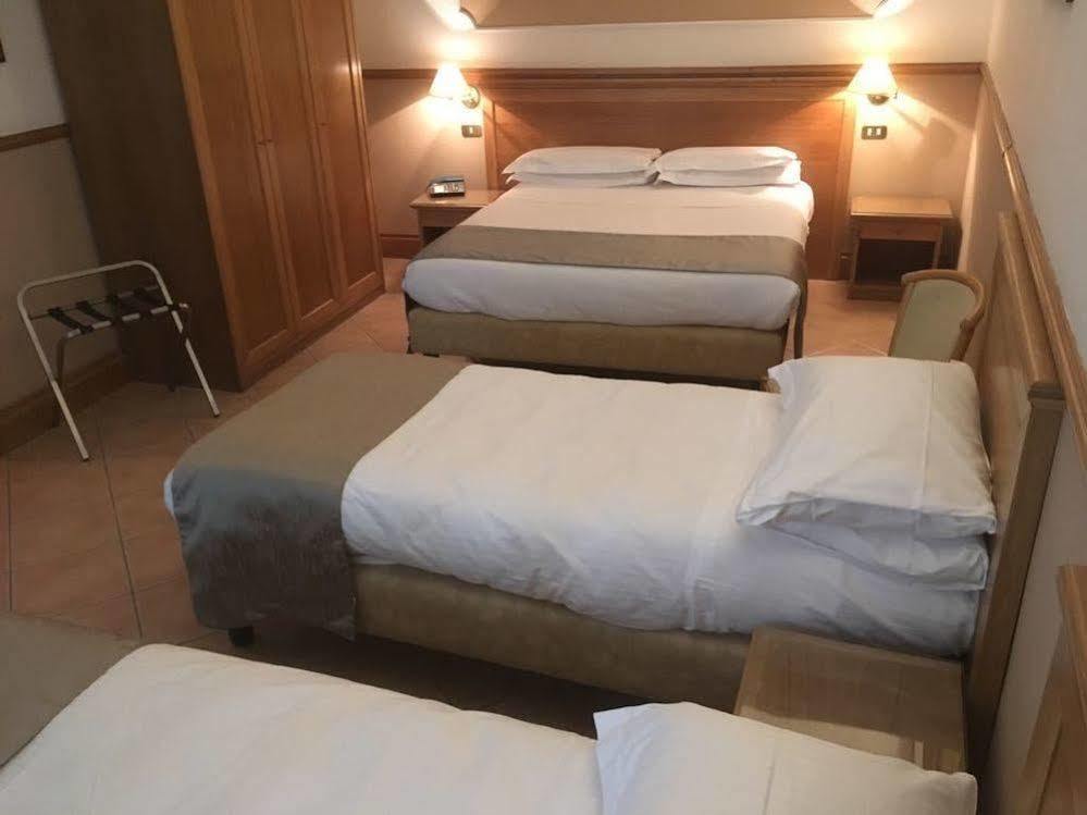 Hotel Leopardi ナポリ エクステリア 写真